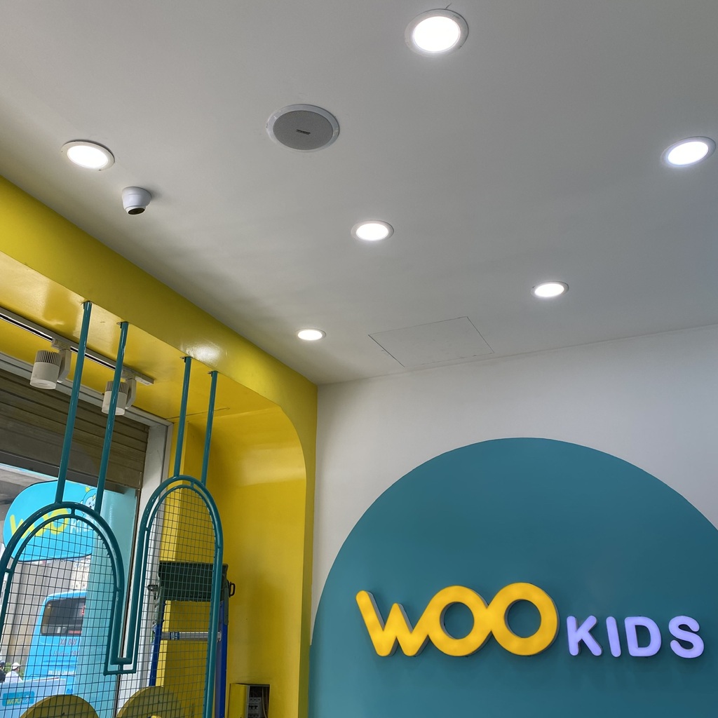 Lắp đặt loa âm trần shop thời trang