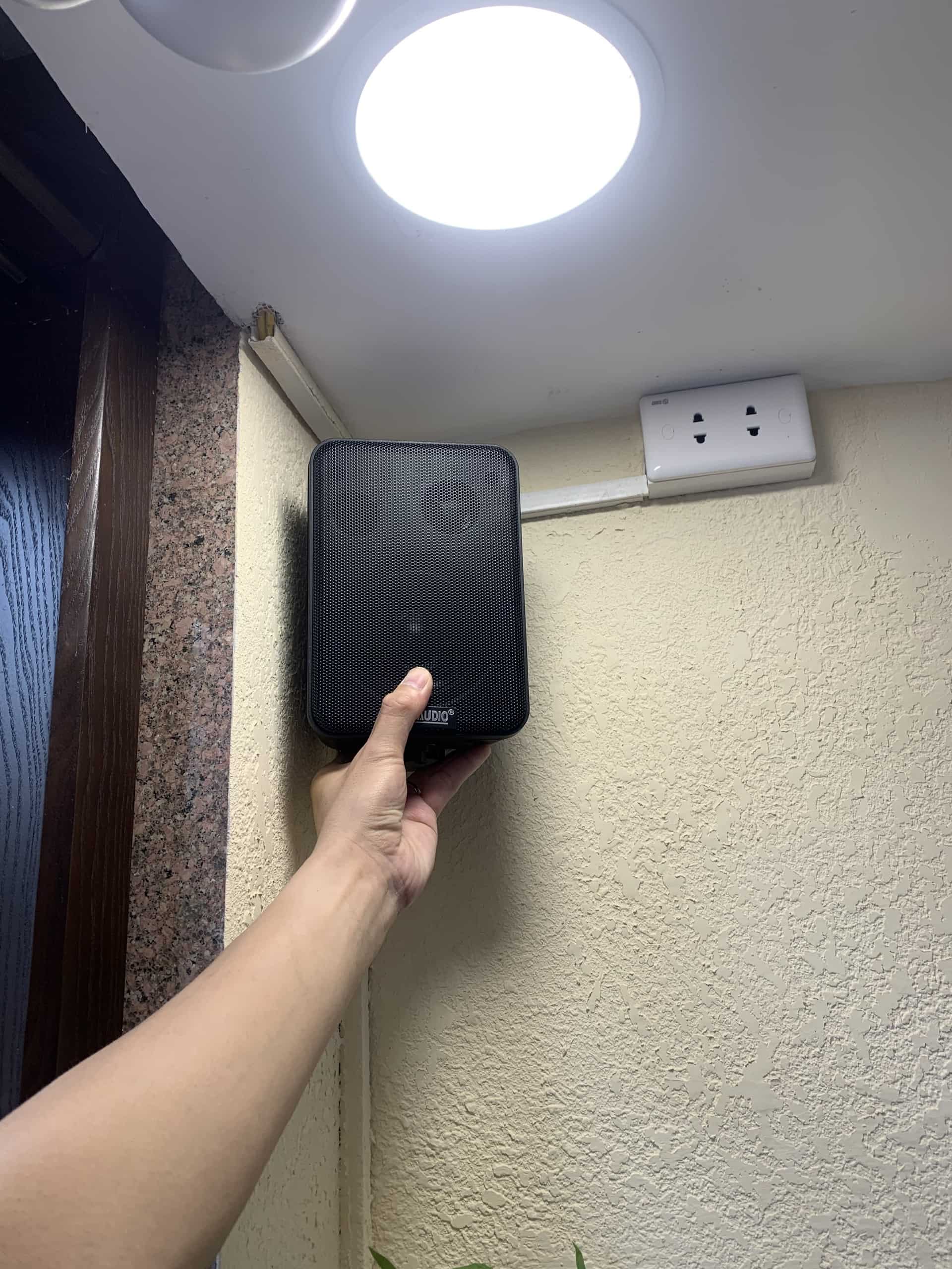 Loa treo tường 20W 204A có kích thước nhỏ gọn, thẩm mỹ - phù hợp với mọi không gian