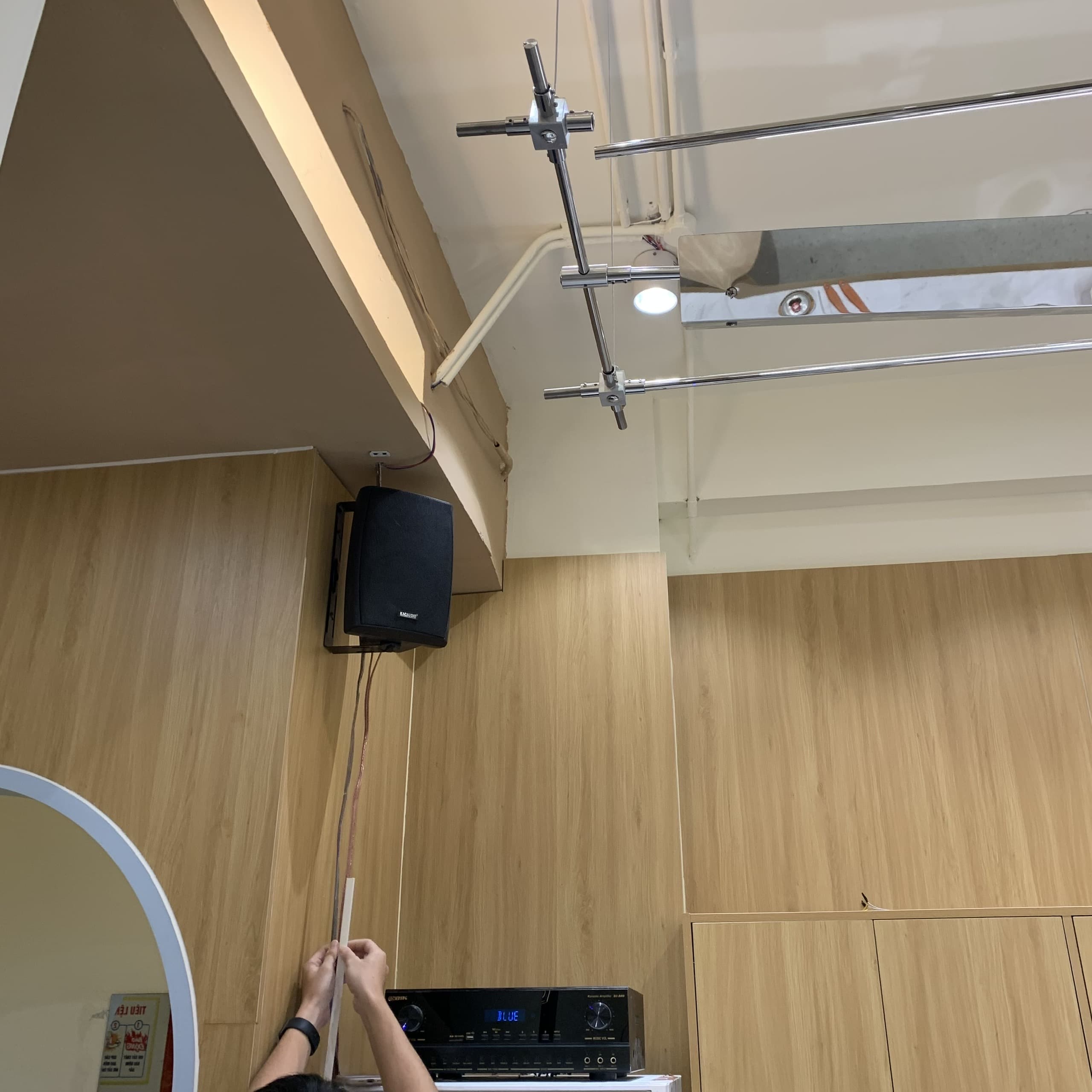 Hoàn thiện bộ loa treo tường 30W cho Boja cafe